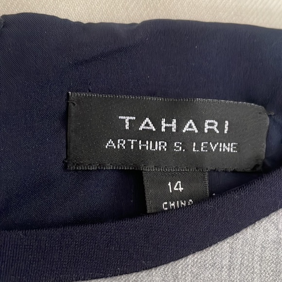 Tahari by Arthur S Levine sleeveless dress. Grey with navy. Like new - Picture 5 of 5